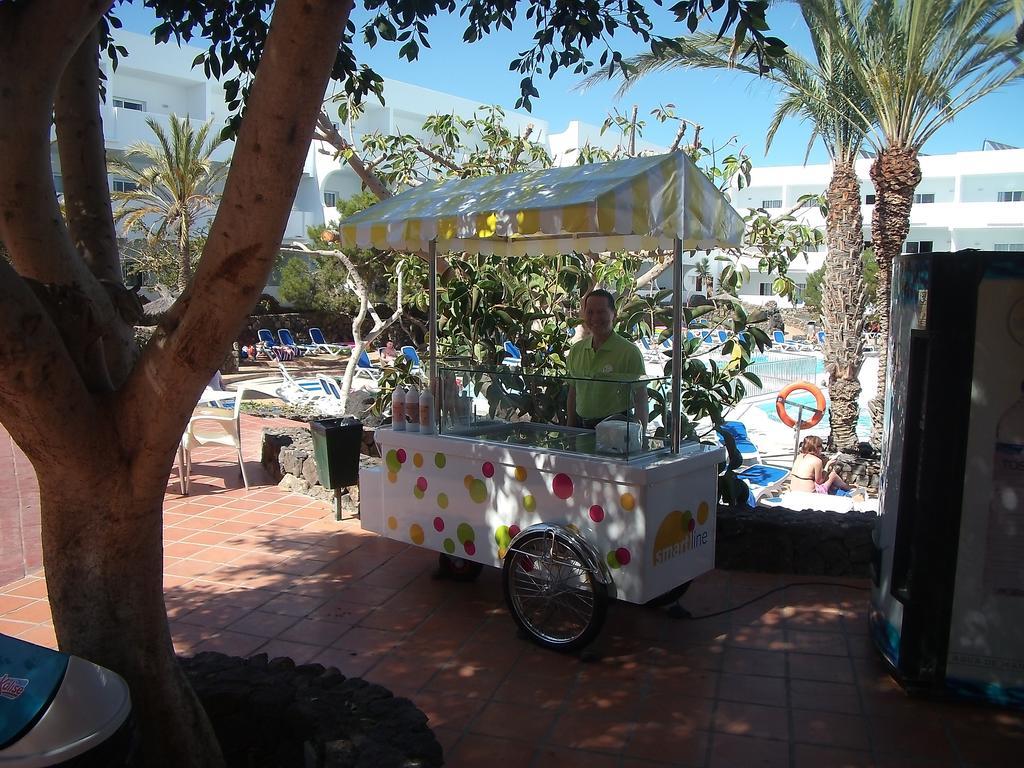 Apartamentos Ficus Costa Teguise Exterior photo